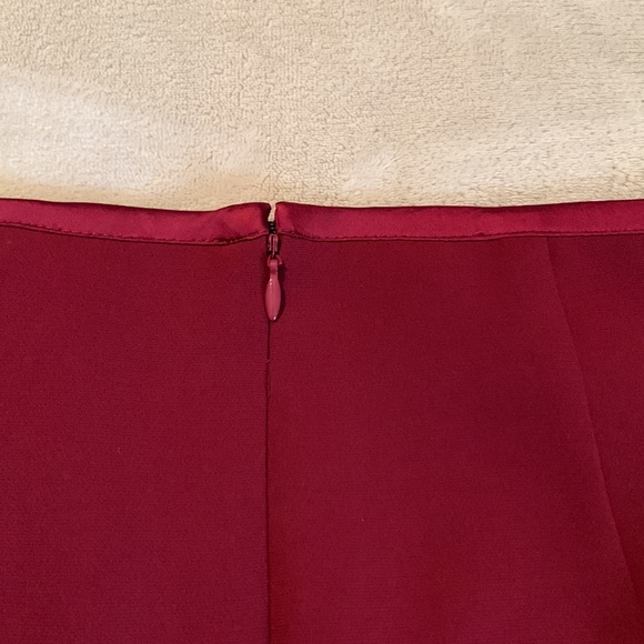 Beautiful like new wine colored Ann Taylor skirt . Worn once. - Picture 4 of 5